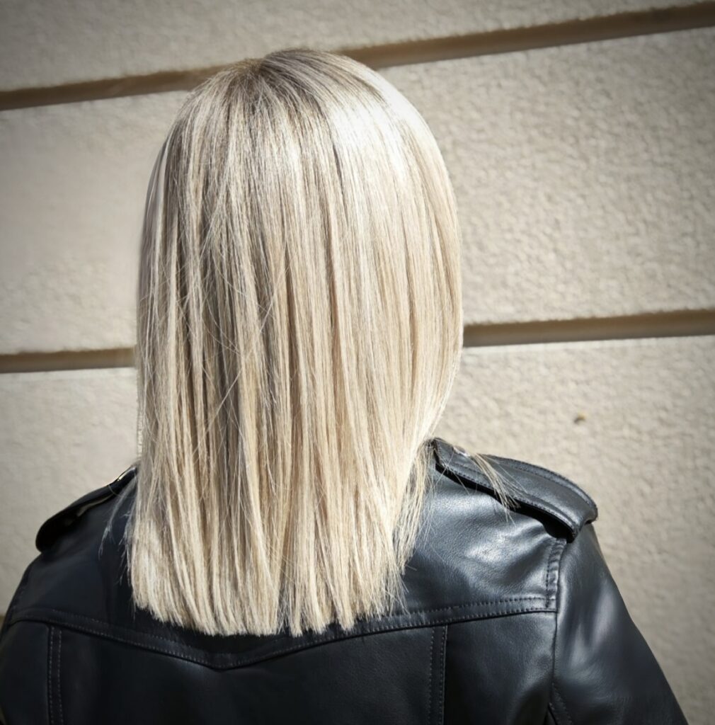 Naturalny blond po profesjonalnej koloryzacji